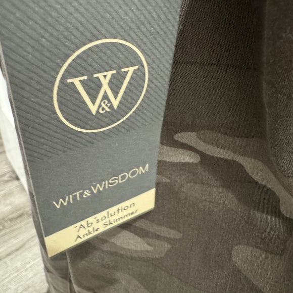 NWT Wit & Wisdom Absolution camo skinny pants size 4 petite - Picture 4 of 5